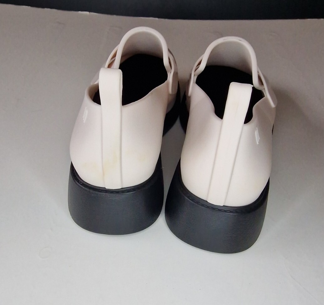 SAOLA Scarpe MELISSA UK 5 beige con suola nera vegan punta chiusa