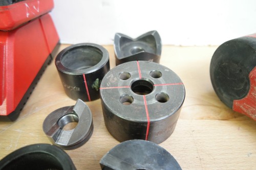 Milwaukee 2676-20 M18 Force Logic 10 Tonnen Ausklopfwerkzeug mit Akku & Matrizen - Bild 13 von 15