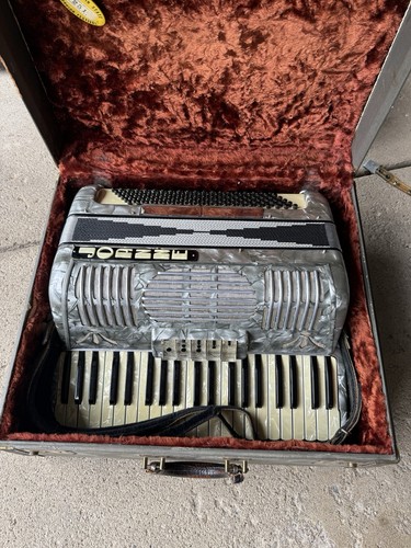 Accordion Joanne