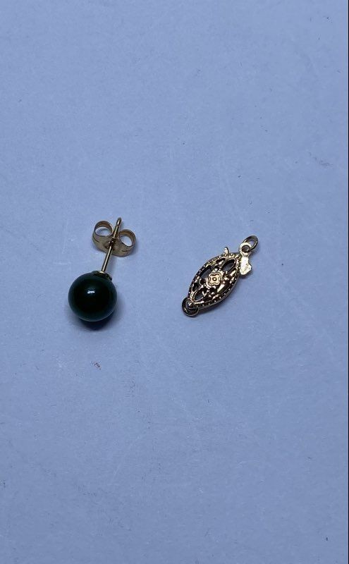14K Yellow Gold Scrap Jewelry Lot 0.8g Single Gemstone Earring Filigree Clasp