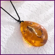 Retro Amber Pendant Necklace Fashion Insect Golden Scorpion Amber Drop