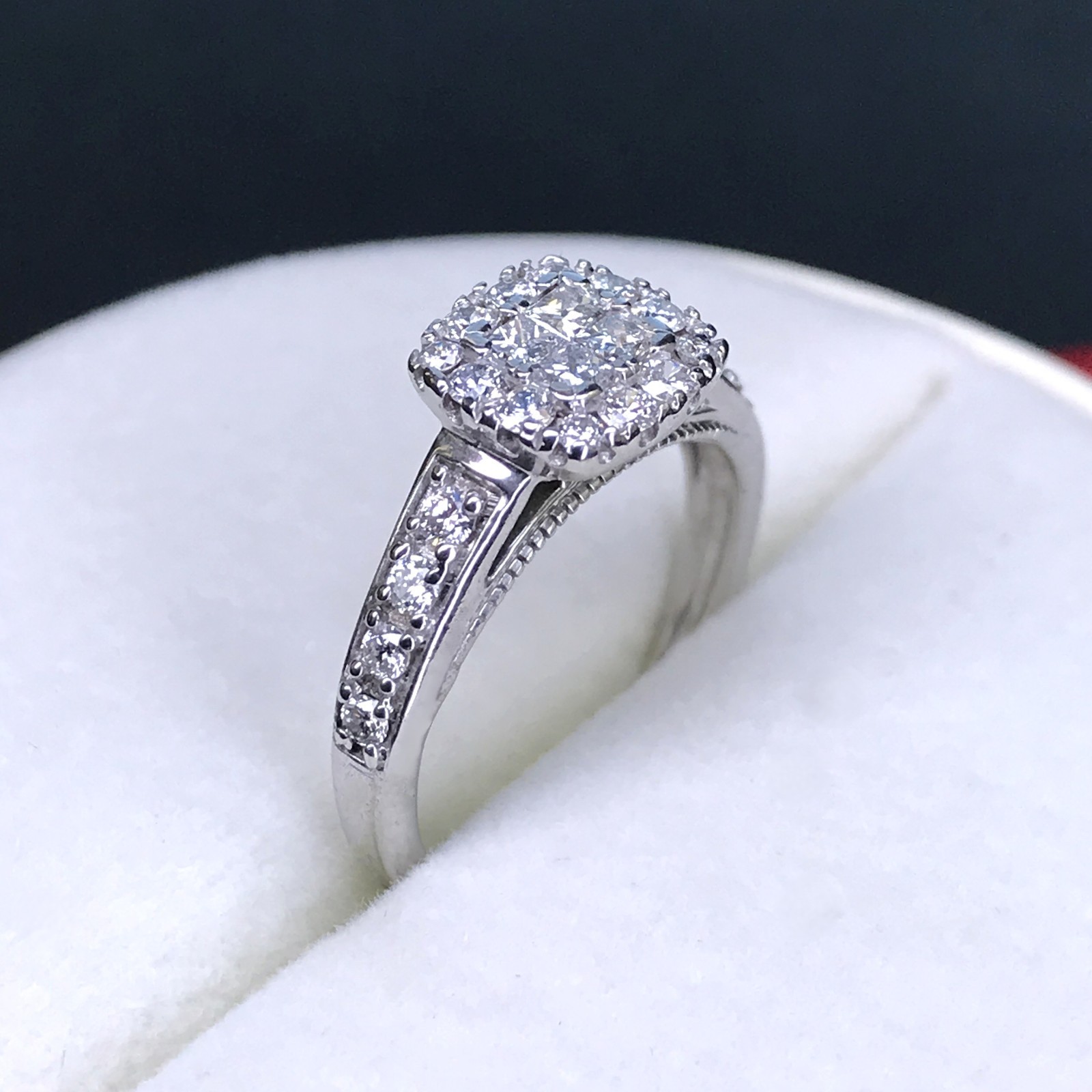 10K Solid Gold NATURAL Diamond Ring - image 6