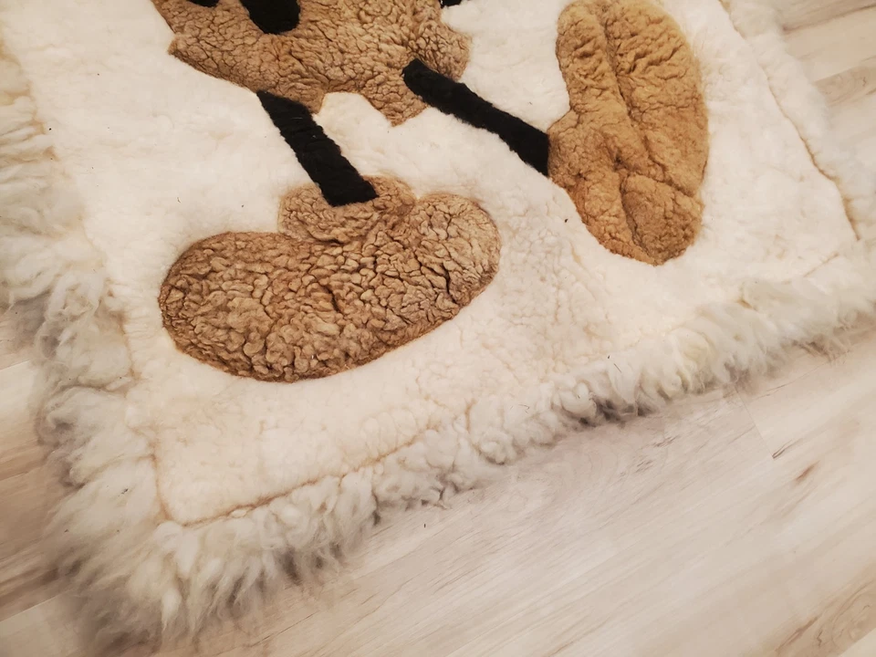 Alfombra o colgante de pared de lana de piel de oveja MICKEY MOUSE de colección rara de Disney - 33"x48" Foto 4 de 4