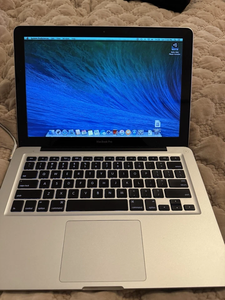 Apple MacBook Pro 13" Mid 2010 2.4ghz 4GB RAM 512GB HD tiene cable de alimentación pero sin caja Foto 3 de 4