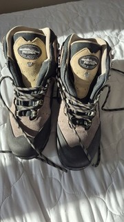 Meindl Mens UK9 GORE TEX/DiGAfix/Vibram Hiking Boots Grey/Black Main Colour Grey