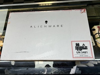 Alienware M17 R5 P50E002 17'' Ryzen 9 6900HX 32GB RAM 1TB SSD GeForce RTX 3070Ti