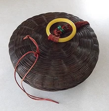 VINTAGE ASIAN WICKER WOVEN 6" ROUND SEWING BASKET WITH YELLOW RING & RED TASSEL