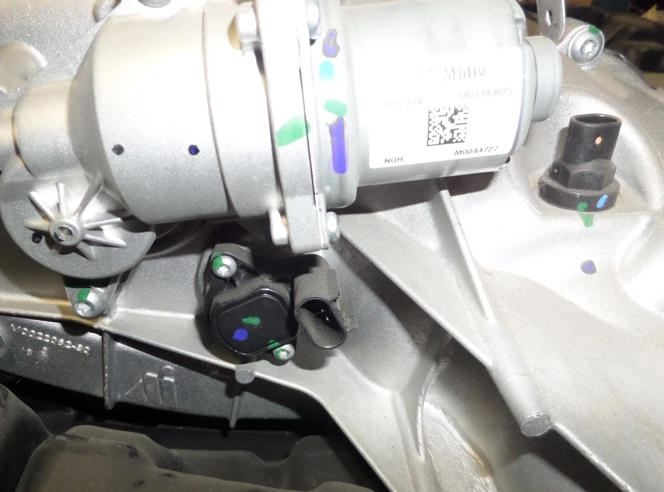 84153003 OEM New Transfer Case Ass APN Escalade Sierra 1500 Silverado 1500 Yukon - Image 4 of 4