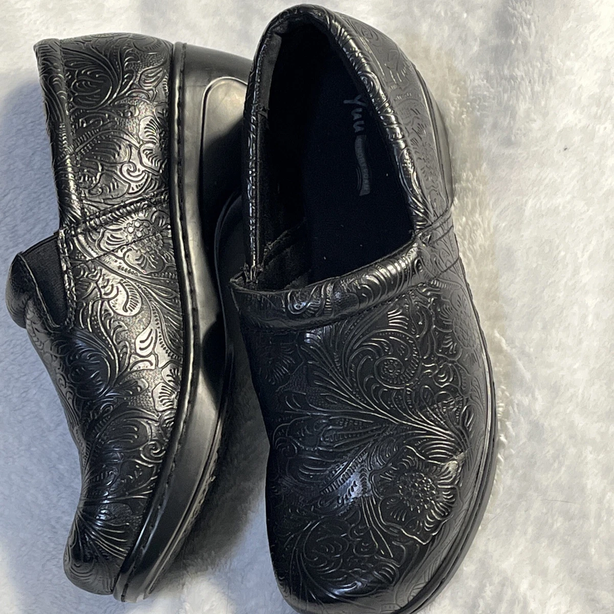 Yuu Bethanee Women Slip On Memory Foam Leather Floral Embossed Black Clog 10W