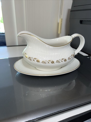 Vintage Royal Doulton Fairfax T.C.1006 Large Gravy Boat And Saucer Gold Leaf - Picture 2 of 17