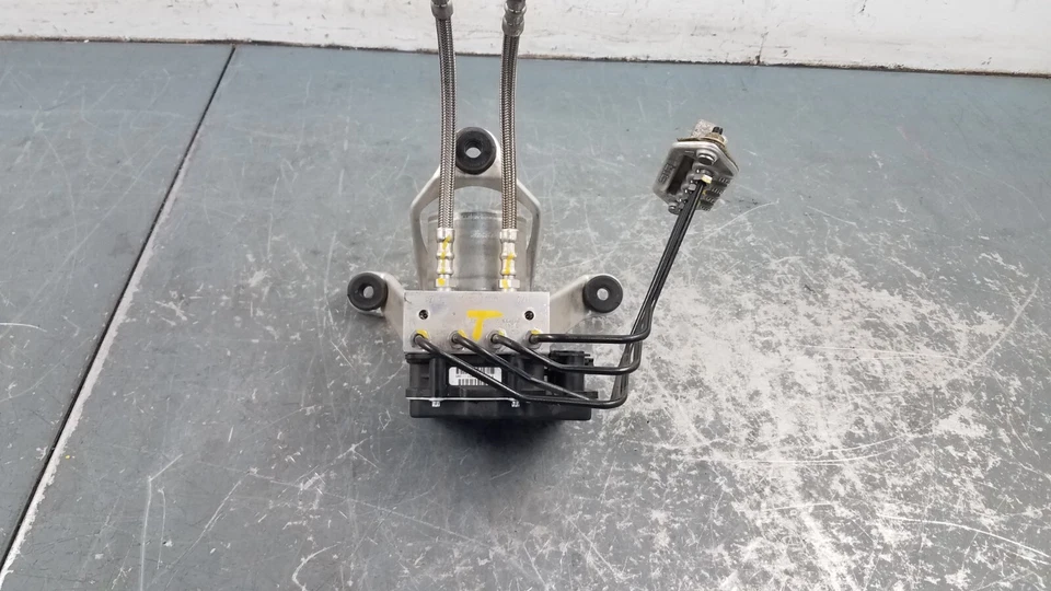 2012 Porsche Cayman R ABS Brake Pump Module #0149 CA2 - Image 3 of 4