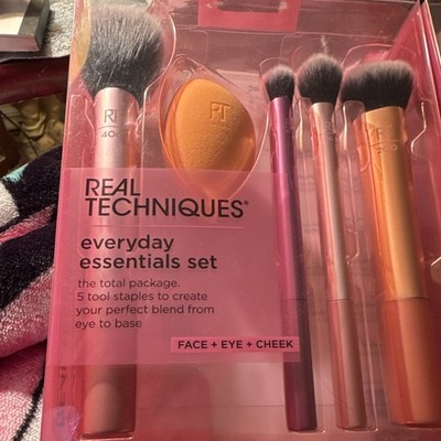 Real Techniques Everyday Essentials Set Brush & Sponge Kit Face Eye Cheek