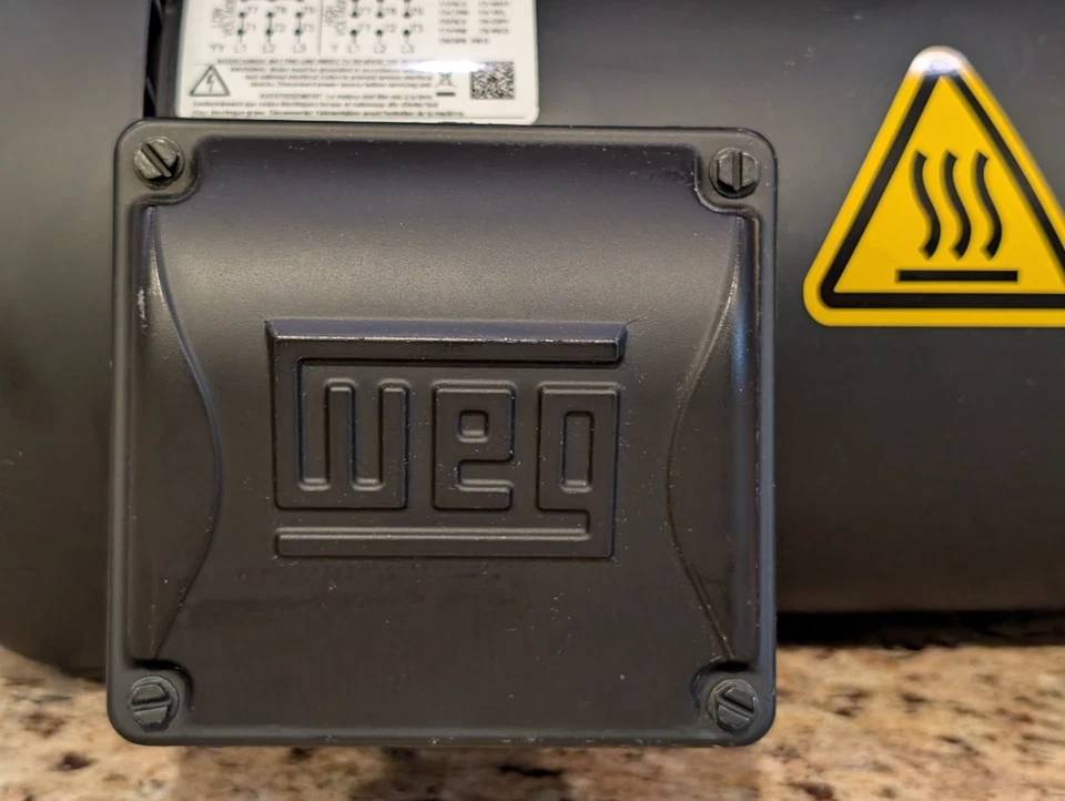 Motor eléctrico trifásico WEG 1 HP - TEFC - 0118ET3E56CFL-S NEMA Premium - NUEVO Foto 4 de 4