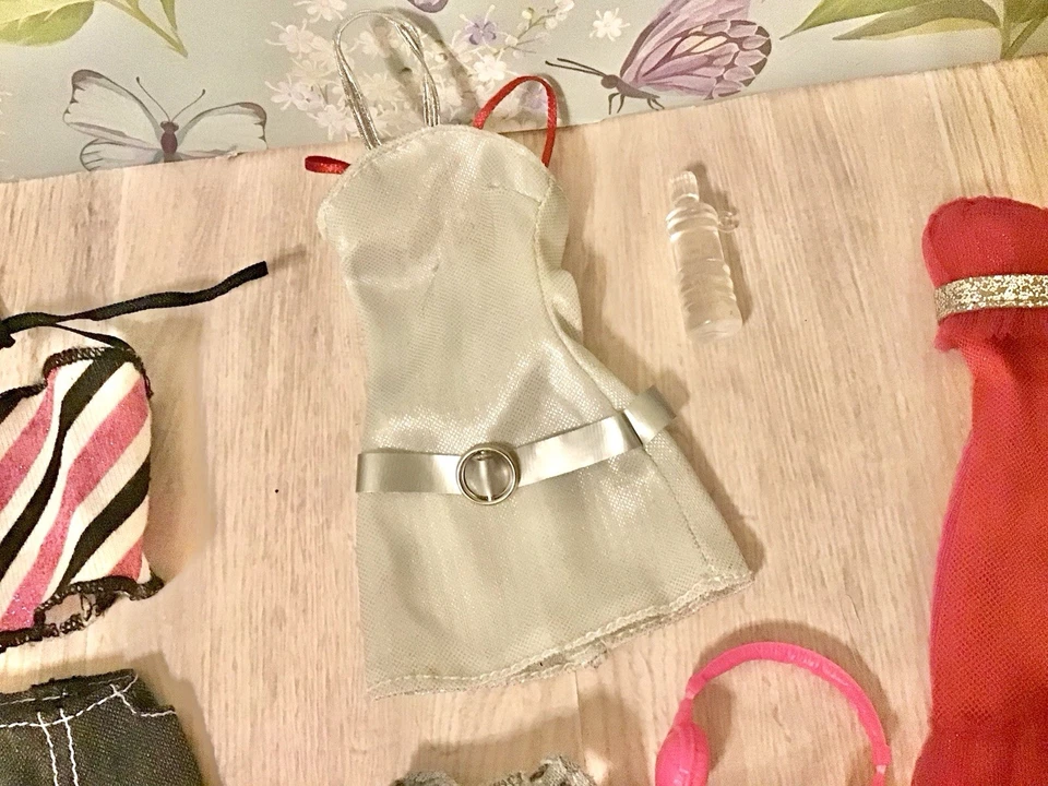 Lote Ropa y Accesorios Muñeca Barbie Surtido Moderno Años 2010 Algunas Fashionistas Foto 3 de 4