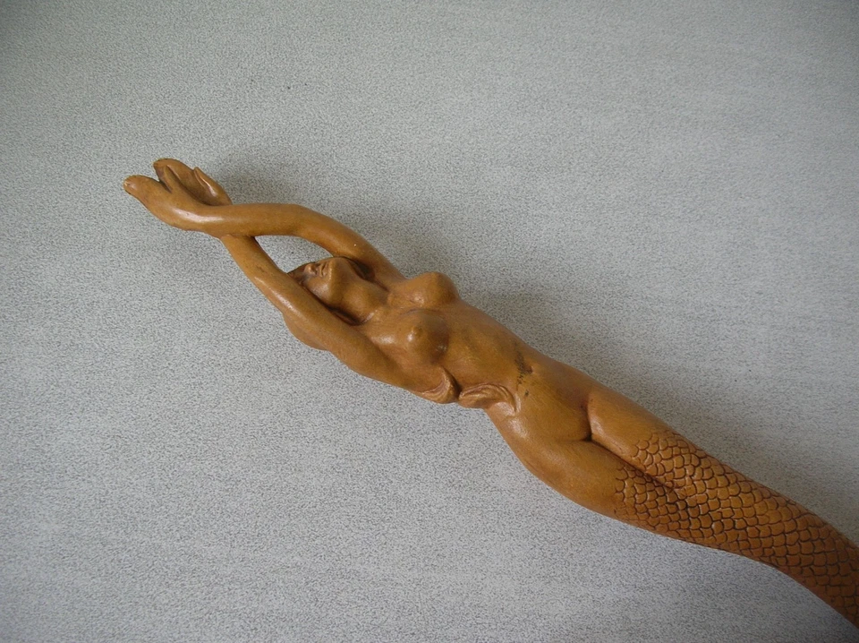 Ancien chausse pied femme nue sirène en plastique Made in  France 51 cm - Photo 2/4