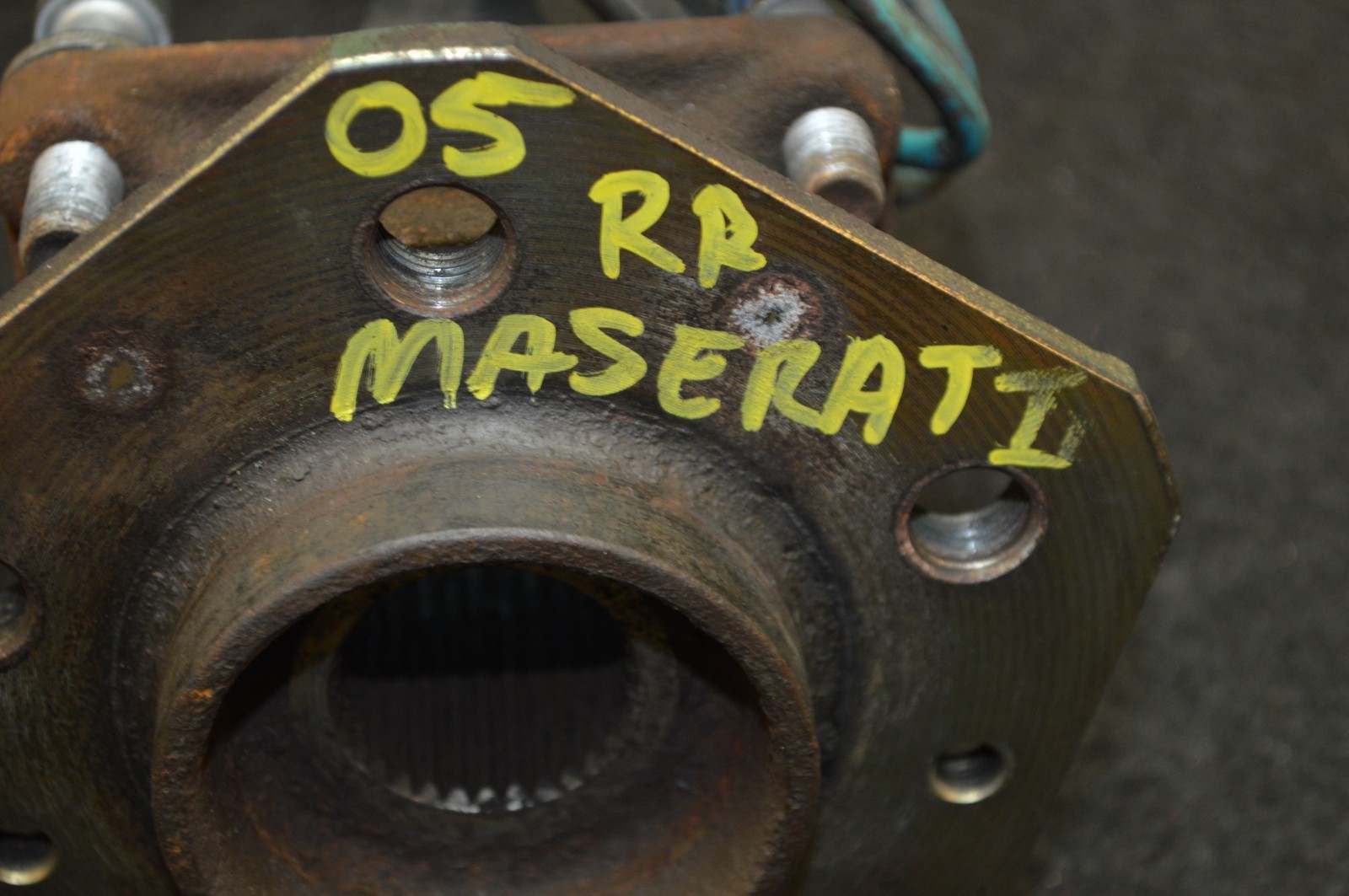 02-06 M138 MASERATI COUPE SPYDER 4.2L REAR RIGHT PASSENGER SPINDLE BEARING HUB