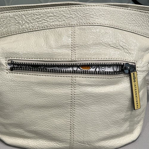 Hobo International Patent Leather handbag EUC Ivory - Picture 18 of 23