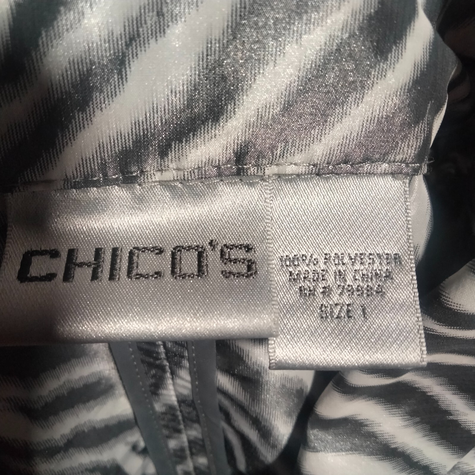 Chico's Gray white pattern button up polyester co… - image 7