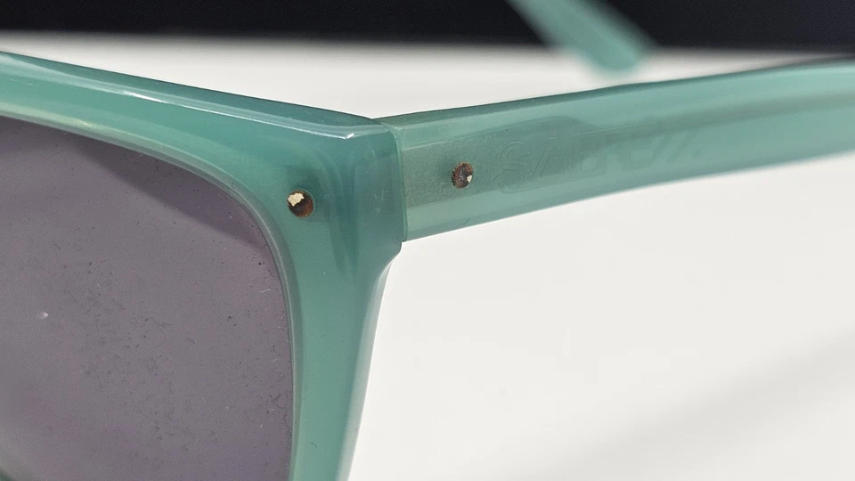 Gafas de sol colgantes sueltas con montura verde sable The Dude SV10-891 Foto 2 de 4