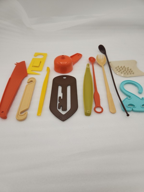 VINTAGE TUPPERWARE HOSTESS PARTY GIFTS KITCHEN GADGETS LOT OF 12