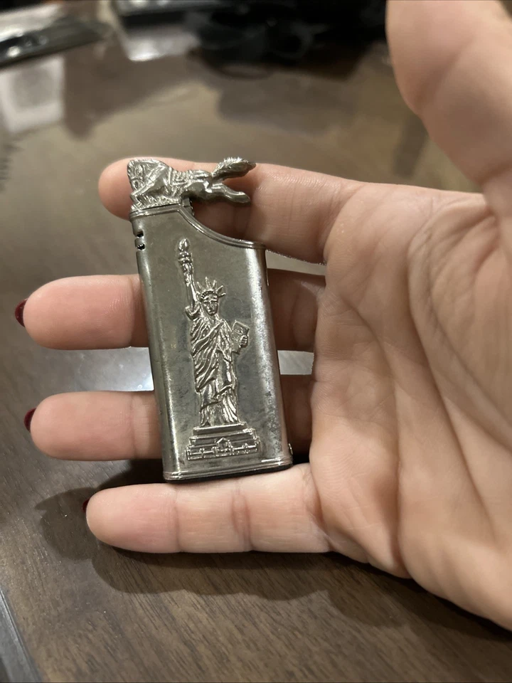 Collectible Vintage Gas Lighter Statue of Liberty from the 90s - Image 2 of 4