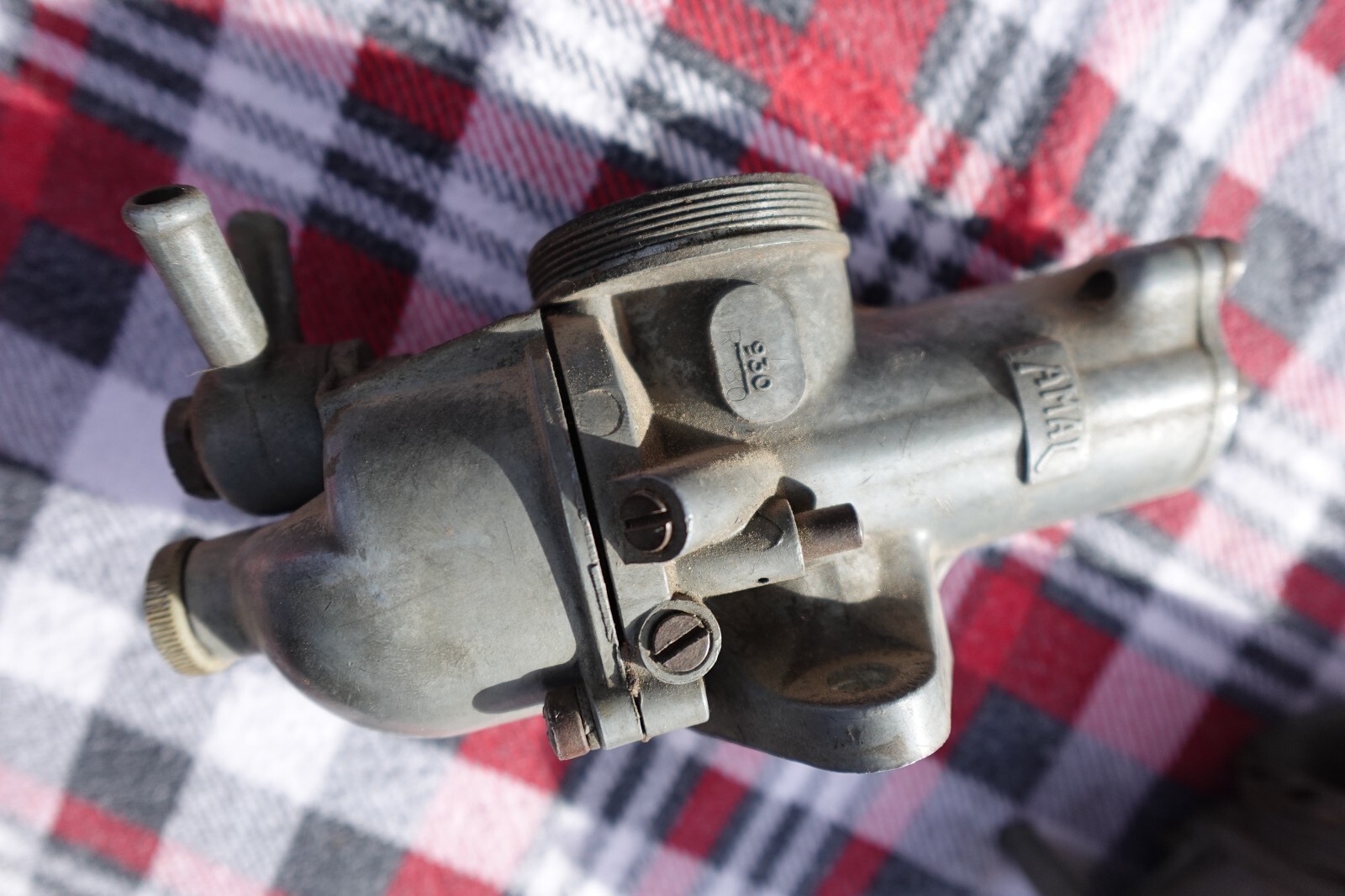 Amal 930 Concentric Carburetor pair (right/left) 30mm BSA Triumph