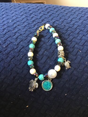 Mixed jewellery styles. - Picture 12 of 19