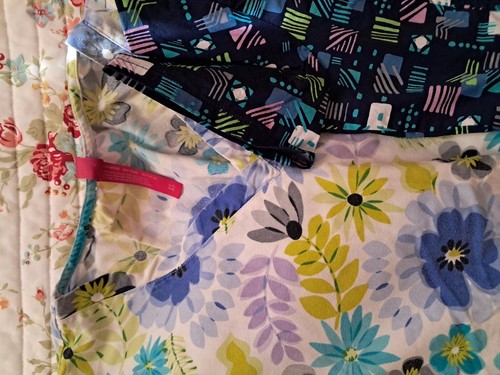 WOMENS XS/S SCRUB TOP LOT - EXCELLENT CONDITION/CLEAN SMOKE FREE HOME - Picture 7 of 10