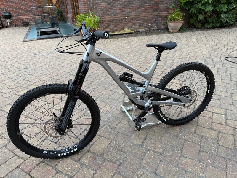 YT Capra 2021 Enduro Full Suspension Downhill Mountain Bike Large Frame Silver