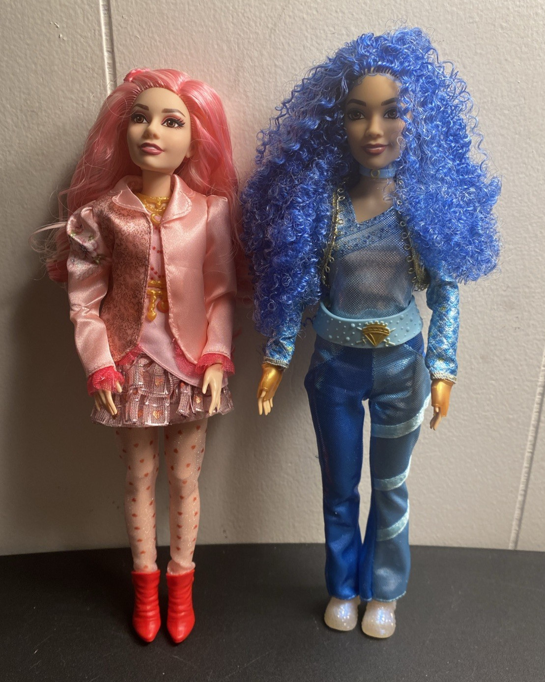 Lot Of 2 2024 Disney Descendants Dolls Mattel Bridget Chloe Vguc Red Pink Blue