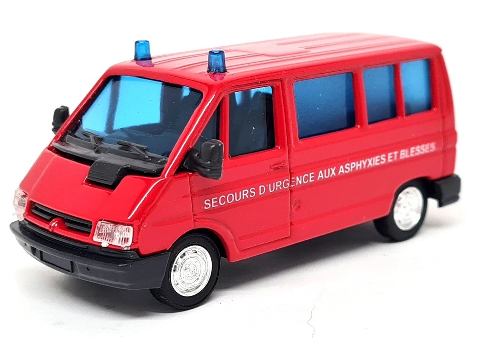 Solido 1/50 - Renault Traffic Minibus Van Pompiers Fire Diecast Model Car - Image 3 of 4