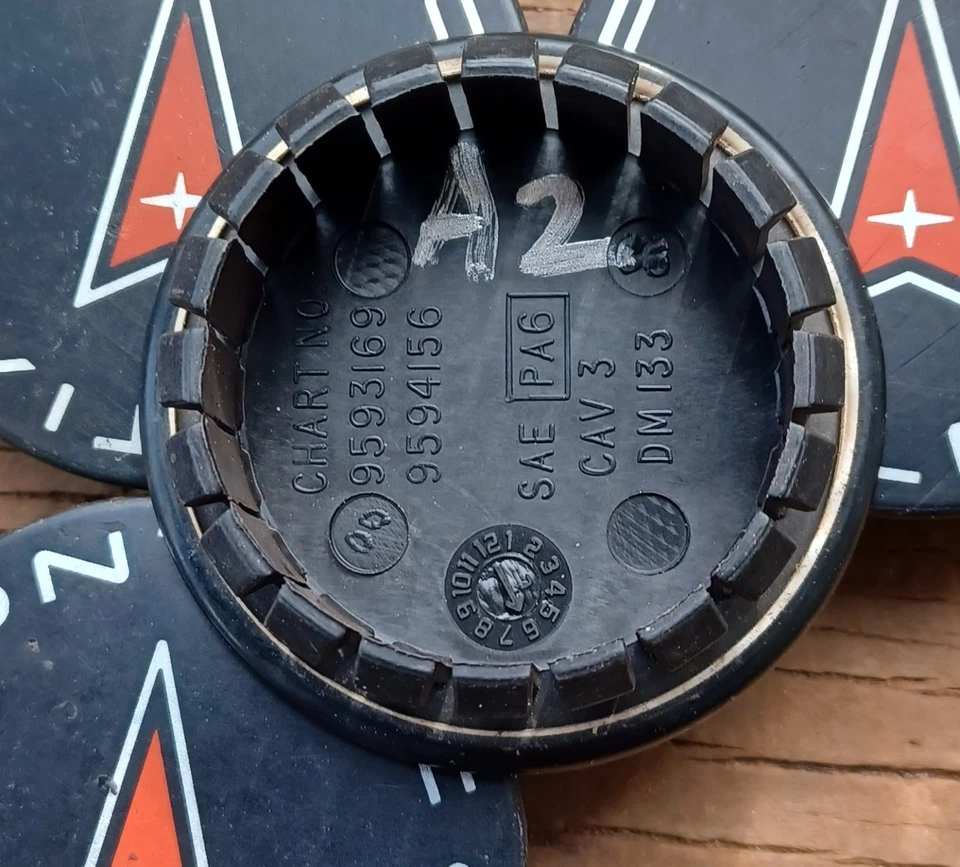 Pontiac Grand Prix, Vibe, Montana conjunto de tampa central de 4, 1999-2008 p/n 9593169 A2 - Imagem 3 de 3