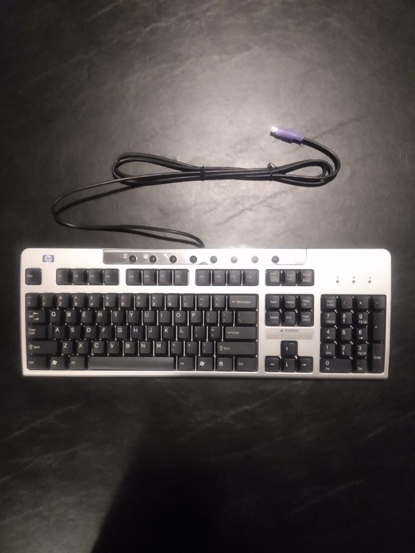 HP Compaq Easy Access PS/2 Keyboard Model KB-0133 Ver. 2.6.3 Part # 323686-001