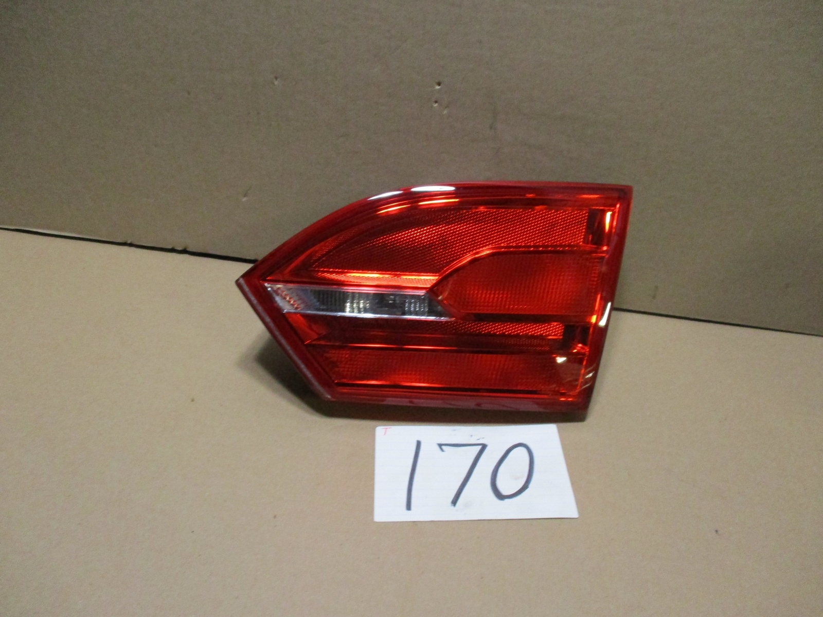 11 12 13 14 Volkswagen Jetta PASSENGER Side Inner Light Used Rear Lamp #170-T