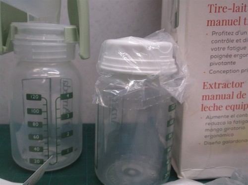 Ameda Manual Breast Pump Kit - Picture 4 of 6