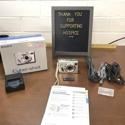 Sony Cyber Shot DSC-W7 Digital Camera Silver, 3X Optical Zoom Box Tested Works