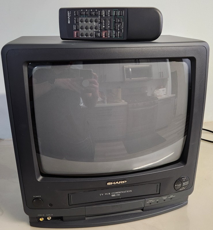Sharp 13VT-G60 13” TV VCR Combo CRT VHS HQ Retro Gaming w Remote HTF!