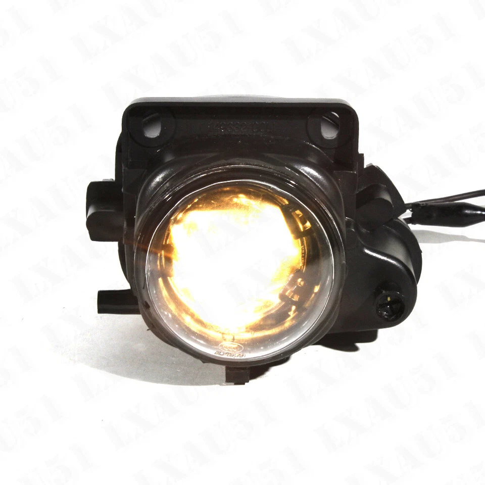 Front Bumper Fog Light Lamp With Bulbs For Audi A6/Seat Cupar R Right Passenger - Image 2 of 4