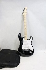 Squier Stratocaster Black SSS tastiera in acero per chitarra elettrica con borsa gig