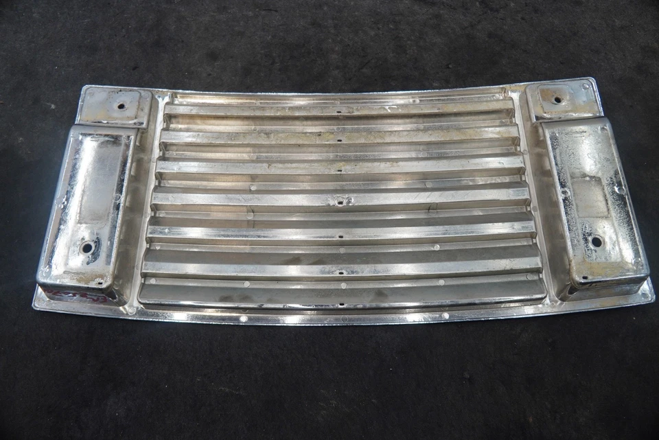 Cubierta de rejilla de ventilación de aire del capó delantero aspecto cromado mercado de accesorios Hummer H2 Foto 4 de 4