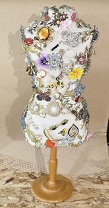100+ Brooches On Dressform Display - Brooch Lot - Vintage To Now 0222