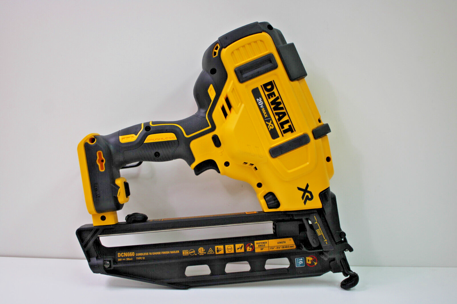 DeWalt DCN660B 20V XR Brushless 16 GA Angled Finishing Nailer (Tool