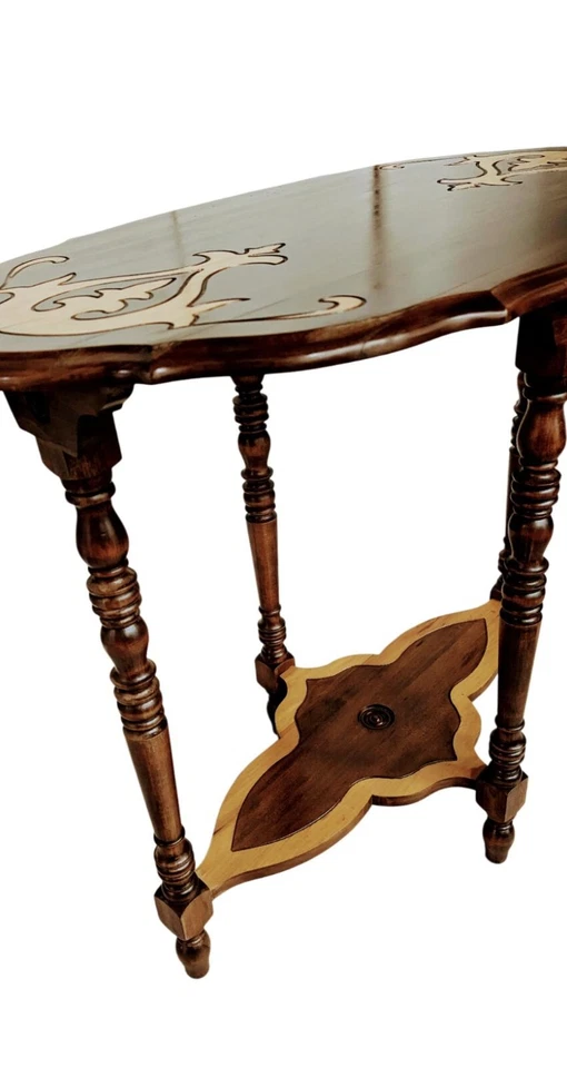 Mesa auxiliar vintage ovalada de nogal con patas talladas y borde de corteza de pastel Foto 2 de 4