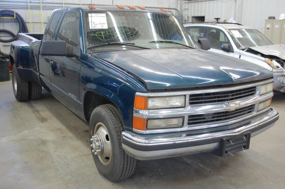 Brazo de control superior delantero derecho OEM para camioneta Chevrolet 3500 Foto 2 de 4