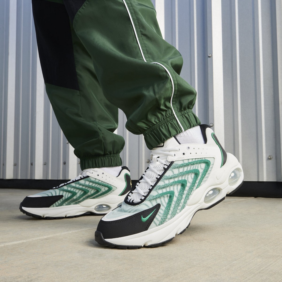 ★ナイキ★大人気 AIR MAX TW エアマックス DQ3984-106★追跡可 ☆NIKE☆大人気☆AIR MAX TW / エアマックスTW☆追跡可