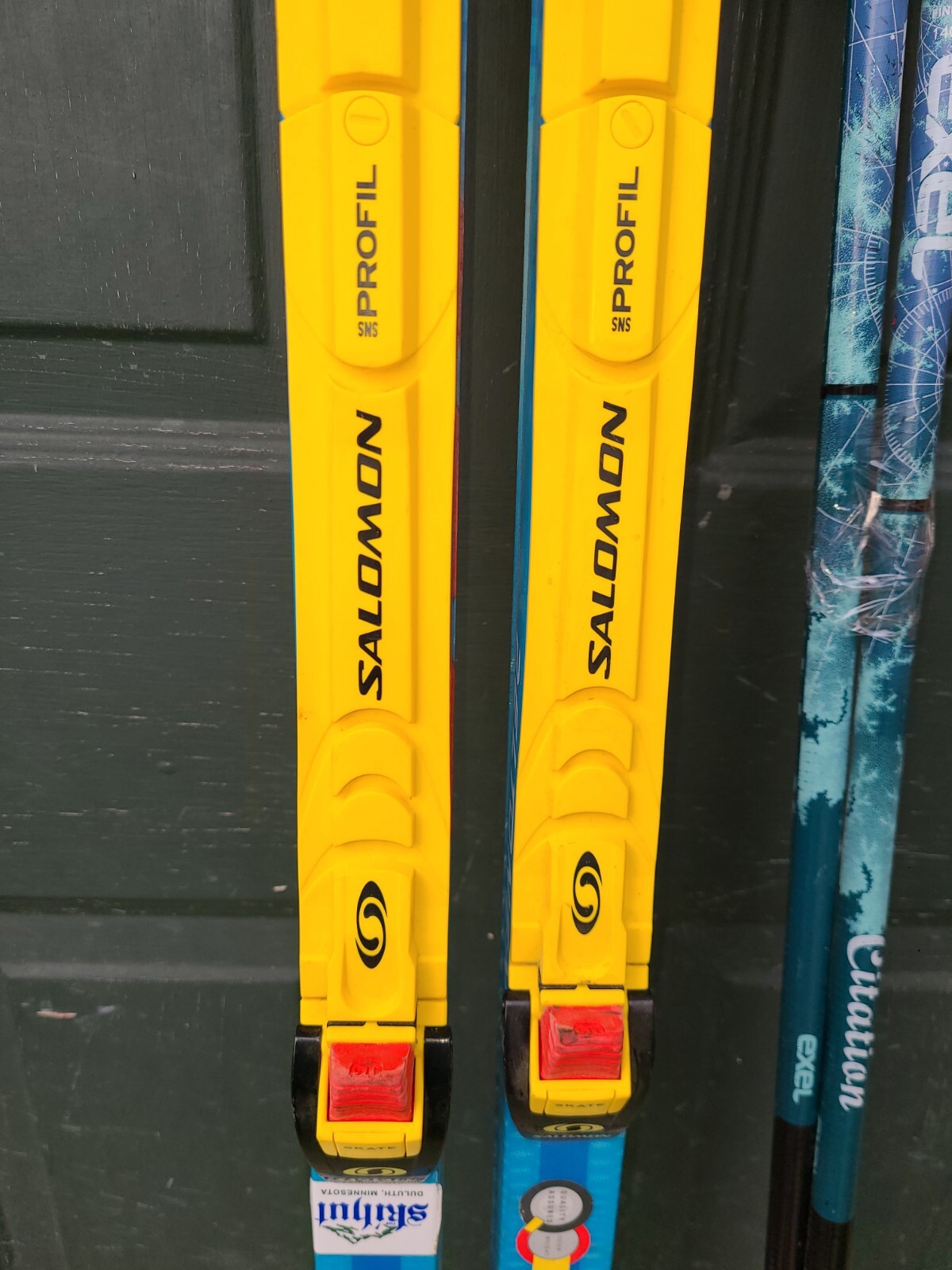 Peltonen Quasar Pattinaggio Sci di Fondo 180cm con Bastoncini Exel e Attacchi Salomon