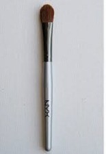 Image of NYX Cosmetics B27 Shadow Large Brush Applicator - BN Authentic - UK Seller