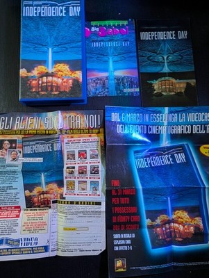Original VHS INDIPENDENCE DAY mit 3D HOLOGRAPHISCHER POSTKARTE + Big Babol und Gadget