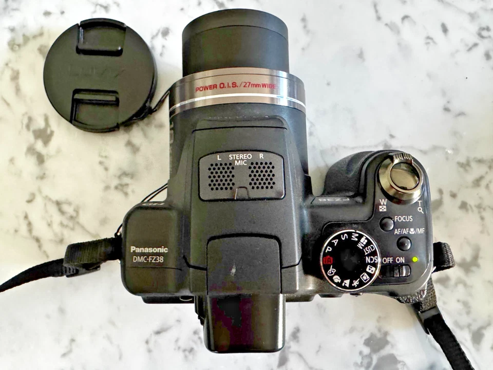 Panasonic LUMIX DMC-FZ38 / DMC-FZ35 12.1 MP Digitalkamera - Schwarz, Foto 4 von 5