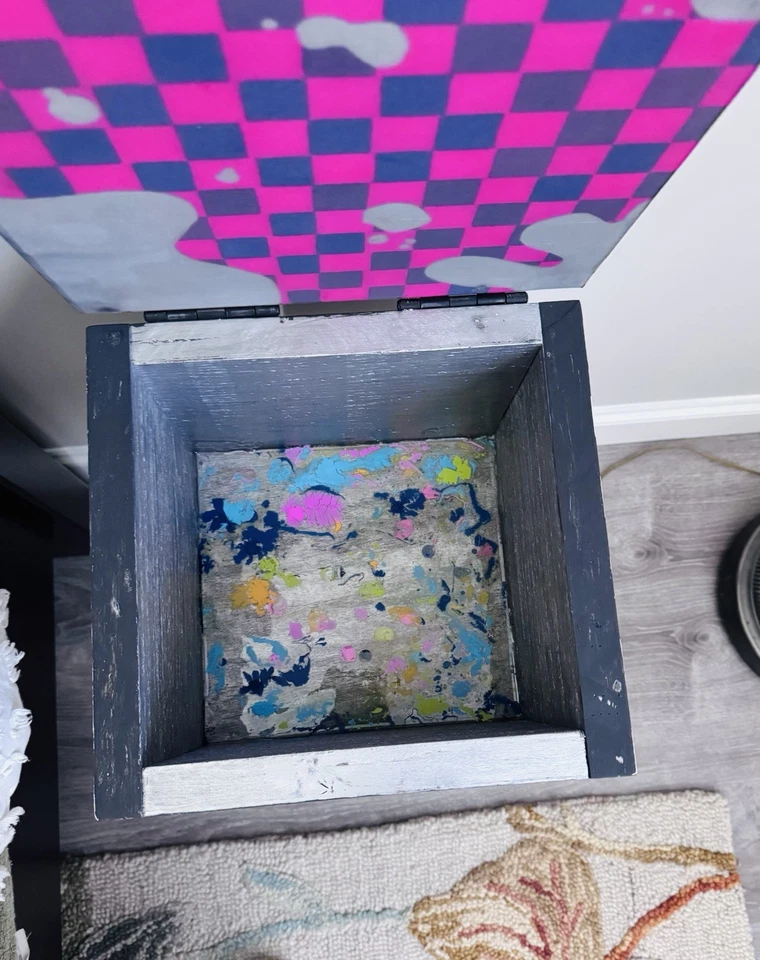 1 de 1- Mesa auxiliar Nerds personalizada maximalista Foto 3 de 4